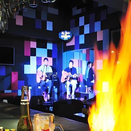 Hive Hotel Кесон-Сіті Екстер'єр фото