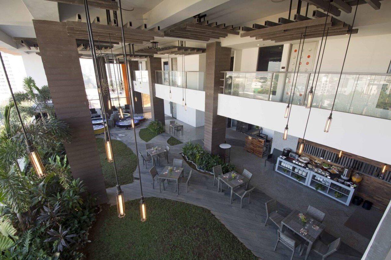 Hive Hotel Кесон-Сіті Екстер'єр фото