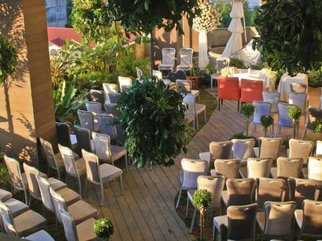 Hive Hotel Кесон-Сіті Екстер'єр фото