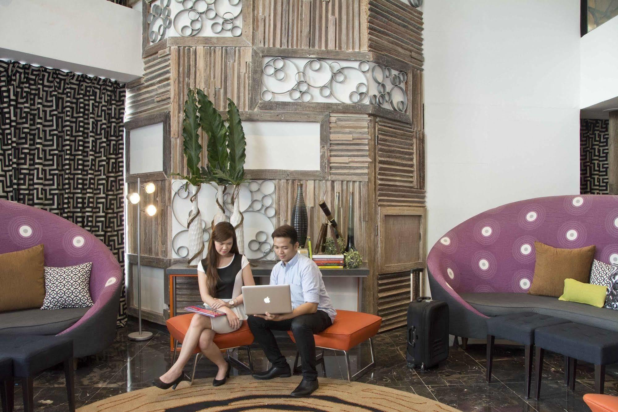 Hive Hotel Кесон-Сіті Екстер'єр фото