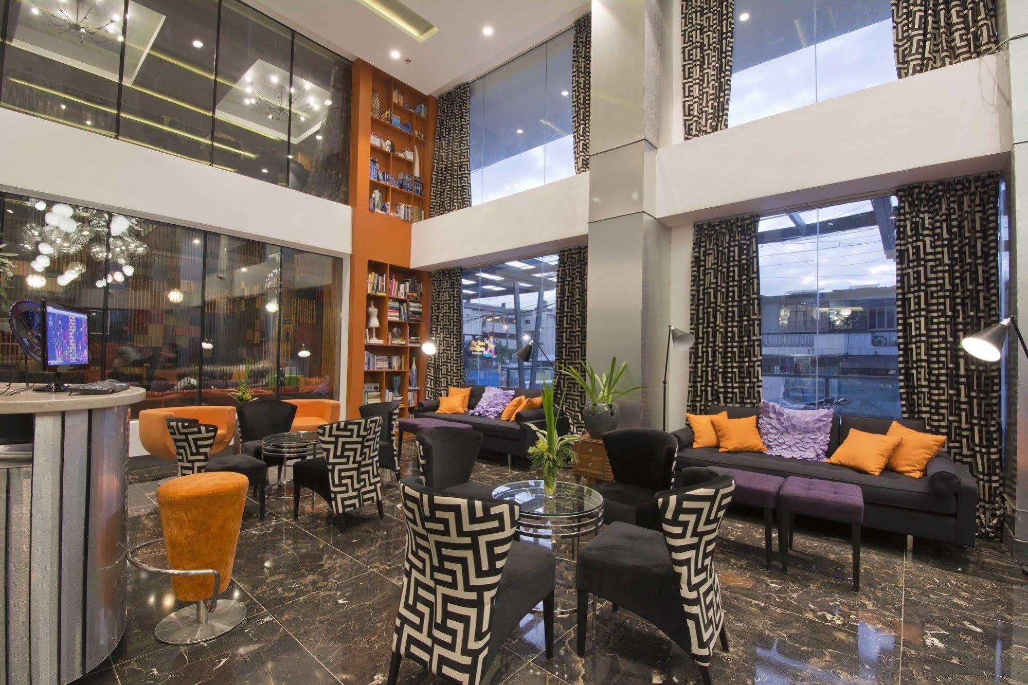 Hive Hotel Кесон-Сіті Екстер'єр фото
