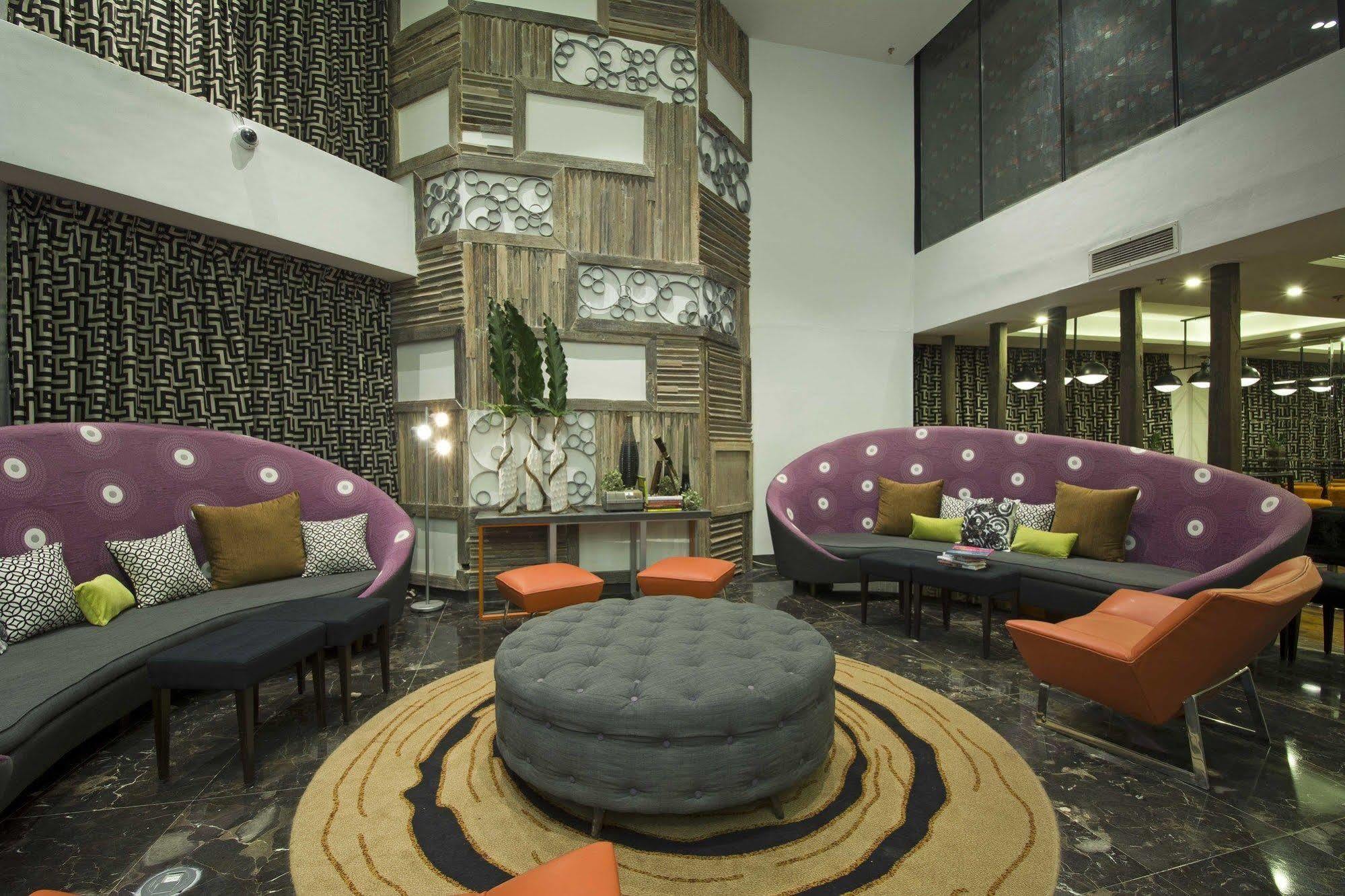 Hive Hotel Кесон-Сіті Екстер'єр фото