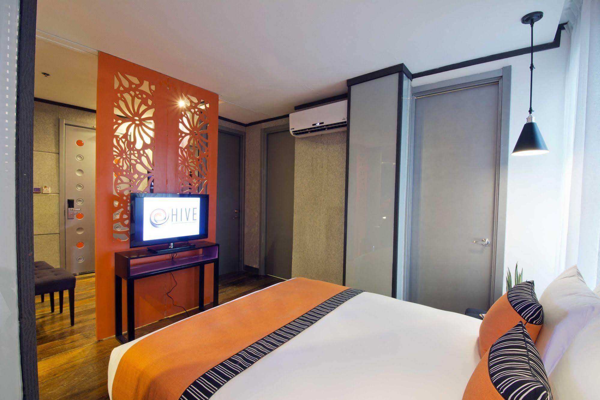 Hive Hotel Кесон-Сіті Екстер'єр фото