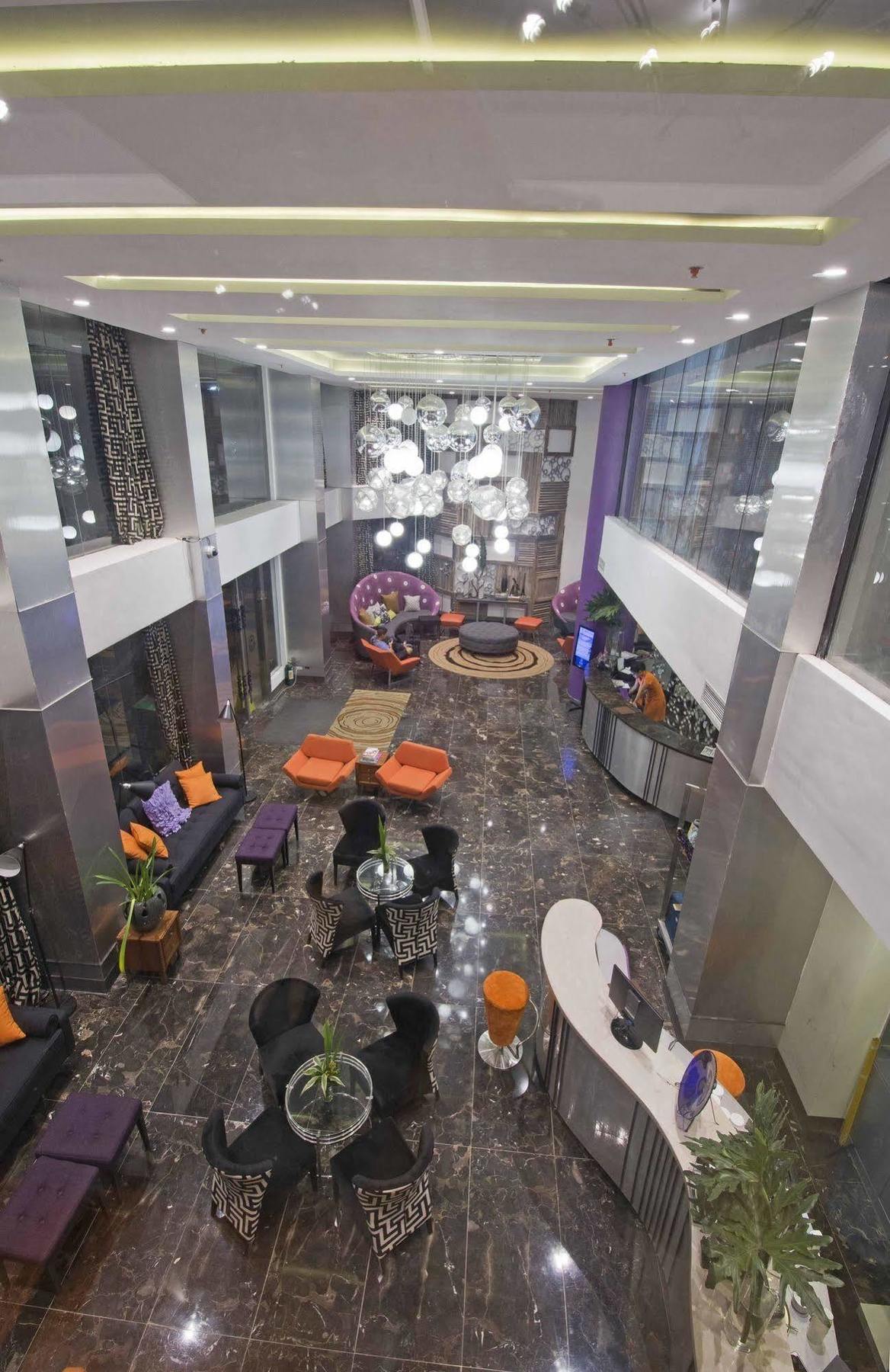 Hive Hotel Кесон-Сіті Екстер'єр фото